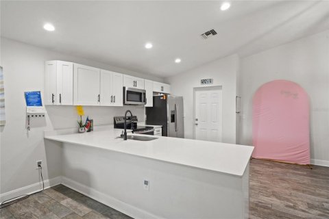 Villa ou maison à vendre à Orlando, Floride: 3 chambres, 113.81 m2 № 2413858 - photo 4