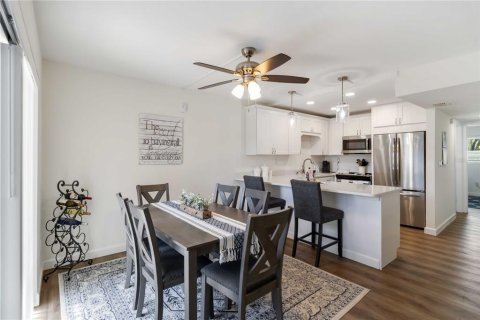 Copropriété à vendre à Sarasota, Floride: 2 chambres, 101.73 m2 № 1716489 - photo 13