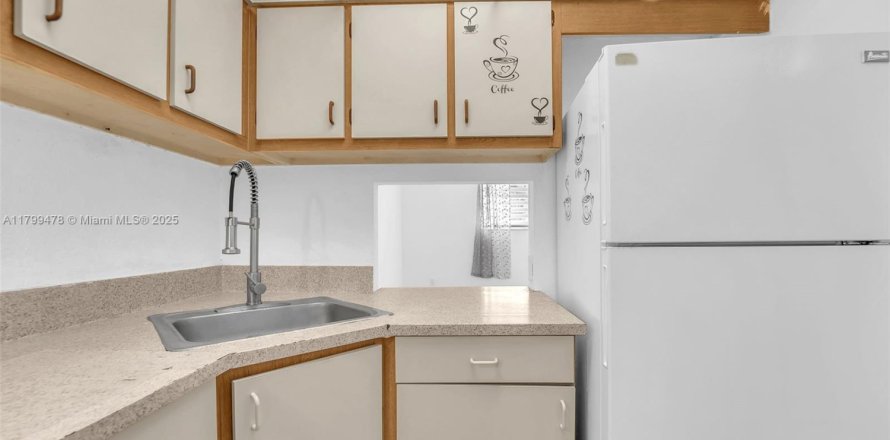 Condo à Miami, Floride, 1 chambre  № 1960158