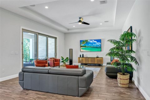 Casa en venta en Winter Garden, Florida, 5 dormitorios, 361.02 m2 № 2202735 - foto 4