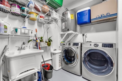 Adosado en venta en Miami, Florida, 3 dormitorios, 144.74 m2 № 1993774 - foto 18