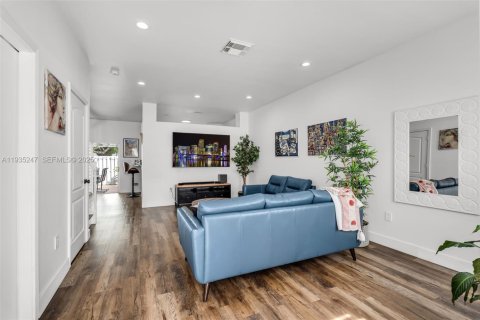 Adosado en venta en Miami, Florida, 3 dormitorios, 144.74 m2 № 1993774 - foto 9