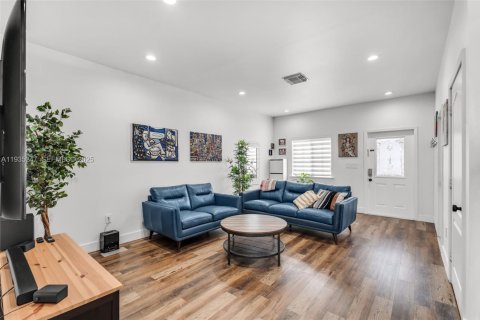 Adosado en venta en Miami, Florida, 3 dormitorios, 144.74 m2 № 1993774 - foto 8