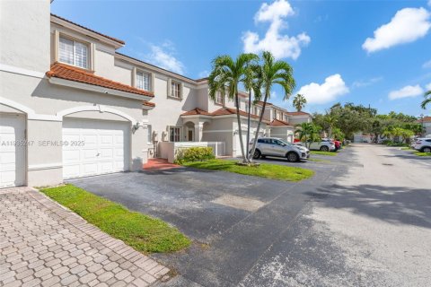 Adosado en venta en Miami, Florida, 3 dormitorios, 144.74 m2 № 1993774 - foto 3