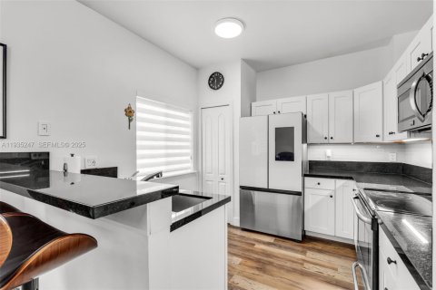 Adosado en venta en Miami, Florida, 3 dormitorios, 144.74 m2 № 1993774 - foto 15