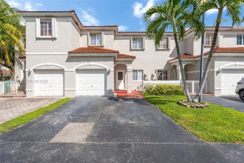Adosado en venta en Miami, Florida, 3 dormitorios, 144.74 m2 № 1993774 - foto 1