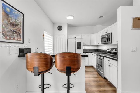 Adosado en venta en Miami, Florida, 3 dormitorios, 144.74 m2 № 1993774 - foto 14