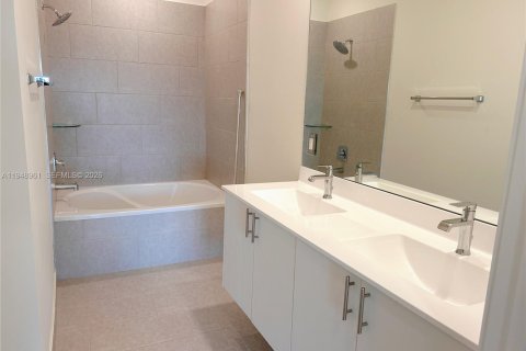 Снять в аренду кондоминиум в Дорал, Флорида 2 спальни, № 2004941 - фото 8