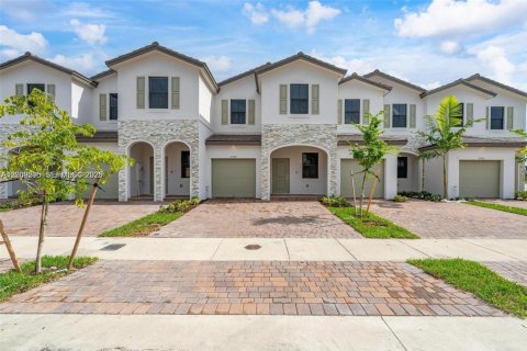Touwnhouse à vendre à Homestead, Floride: 3 chambres, 157.47 m2 № 2170986 - photo 2