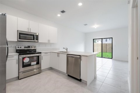 Touwnhouse à vendre à Homestead, Floride: 3 chambres, 157.47 m2 № 2170986 - photo 3