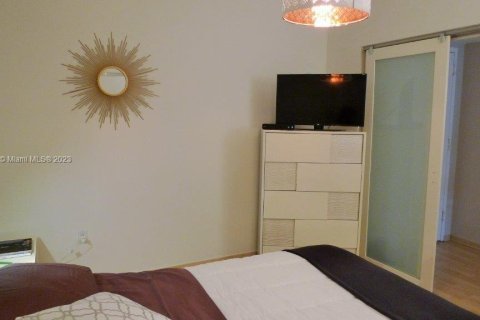 Condo in Hallandale Beach, Florida, 1 bedroom  № 1938036 - photo 11
