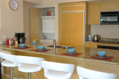 Condo in Hallandale Beach, Florida, 1 bedroom  № 1938036 - photo 13
