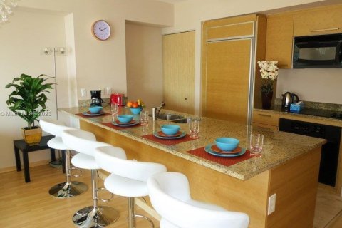 Condo in Hallandale Beach, Florida, 1 bedroom  № 1938036 - photo 4