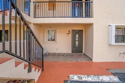 Condominio en venta en Hialeah, Florida, 2 dormitorios, 76.09 m2 № 2034656 - foto 4