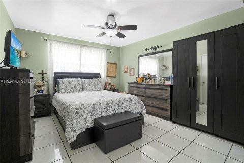 Condominio en venta en Hialeah, Florida, 2 dormitorios, 76.09 m2 № 2034656 - foto 18