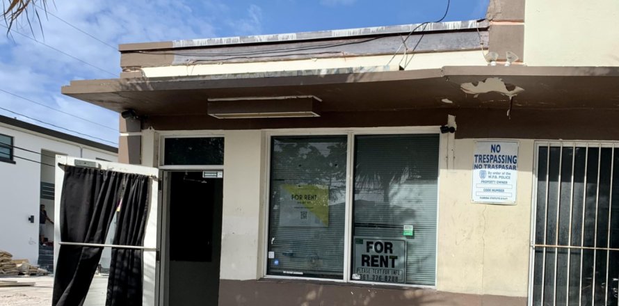 Propiedad comercial en West Palm Beach, Florida № 928068