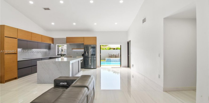 Casa en Hialeah, Florida 5 dormitorios, 238.29 m2 № 2032658