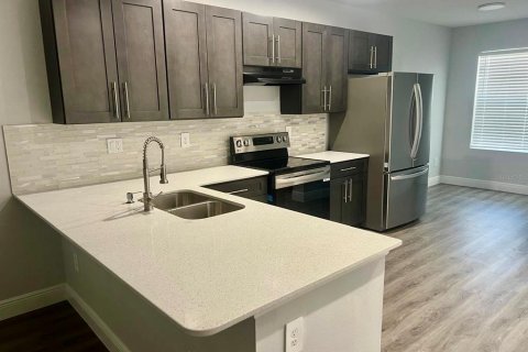 Apartamento en alquiler en Kissimmee, Florida, 3 dormitorios, 111.48 m2 № 1918579 - foto 4
