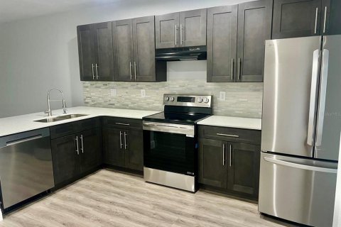 Apartamento en alquiler en Kissimmee, Florida, 3 dormitorios, 111.48 m2 № 1918579 - foto 2