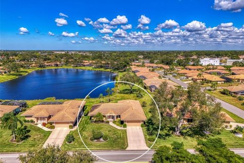 House in Venice, Florida 2 bedrooms, 197.79 sq.m. № 2152064 - photo 3