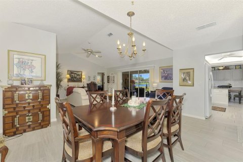 House in Venice, Florida 2 bedrooms, 197.79 sq.m. № 2152064 - photo 20