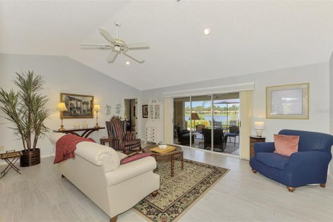 House in Venice, Florida 2 bedrooms, 197.79 sq.m. № 2152064 - photo 13