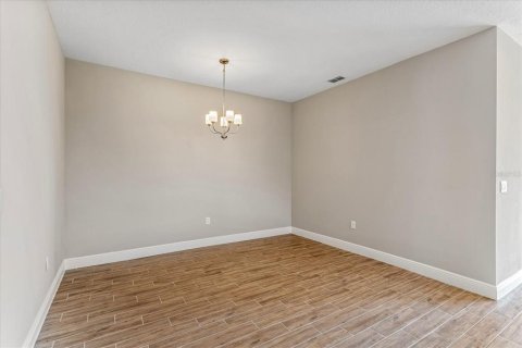 House in Winter Garden, Florida 6 bedrooms, 316.98 sq.m. № 2267331 - photo 9