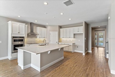 House in Winter Garden, Florida 6 bedrooms, 316.98 sq.m. № 2267331 - photo 5