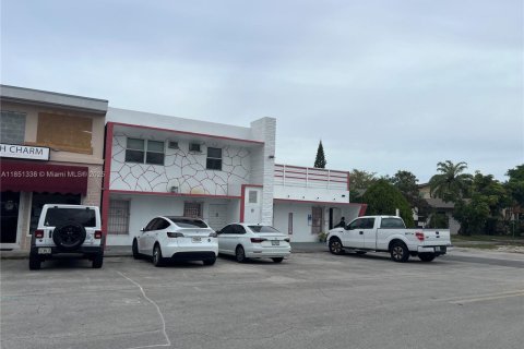 Apartment in Miami Springs, Florida 2 bedrooms, 428.74 sq.m. № 1979920