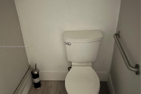 Apartment in Miami Springs, Florida 2 bedrooms, 428.74 sq.m. № 1979920 - photo 7