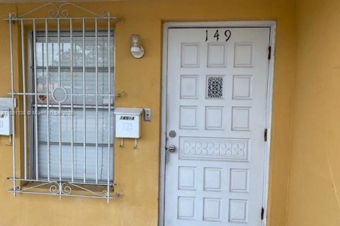 Apartment in Miami Springs, Florida 2 bedrooms, 428.74 sq.m. № 1979920 - photo 2