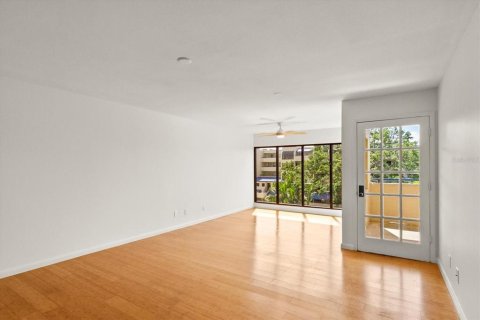 Condo in Sarasota, Florida, 2 bedrooms  № 1734818 - photo 8