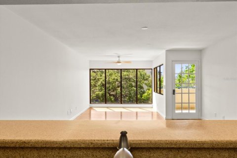 Condo in Sarasota, Florida, 2 bedrooms  № 1734818 - photo 21