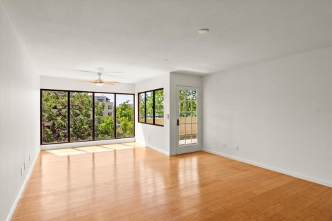 Condo in Sarasota, Florida, 2 bedrooms  № 1734818 - photo 15