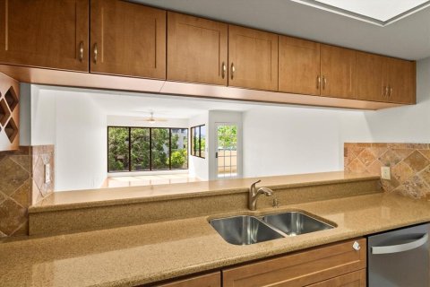 Condo in Sarasota, Florida, 2 bedrooms  № 1734818 - photo 19