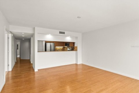 Condo in Sarasota, Florida, 2 bedrooms  № 1734818 - photo 6