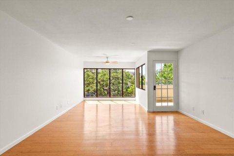 Condo in Sarasota, Florida, 2 bedrooms  № 1734818 - photo 16