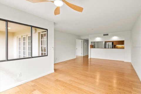 Condo in Sarasota, Florida, 2 bedrooms  № 1734818 - photo 14
