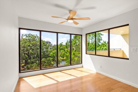 Condo in Sarasota, Florida, 2 bedrooms  № 1734818 - photo 12