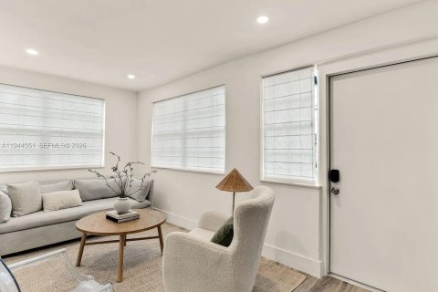 Appartement à louer à Miami, Floride: 2 chambres, 191.38 m2 № 2001082 - photo 2