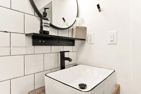 Appartement à louer à Miami, Floride: 2 chambres, 191.38 m2 № 2001082 - photo 4