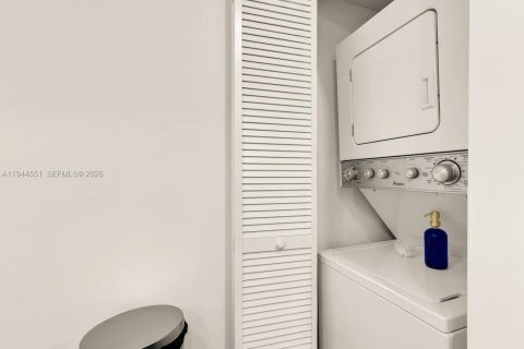 Appartement à louer à Miami, Floride: 2 chambres, 191.38 m2 № 2001082 - photo 16