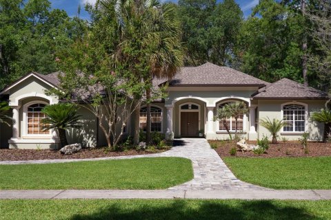 House in Gainesville, Florida 4 bedrooms, 274.53 sq.m. № 2119589