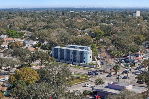 Townhouse in Saint Petersburg, Florida 3 bedrooms, 174.19 sq.m. № 1567586 - photo 17