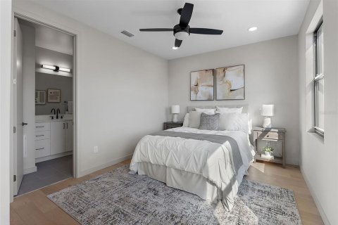 Townhouse in Saint Petersburg, Florida 3 bedrooms, 174.19 sq.m. № 1567586 - photo 12
