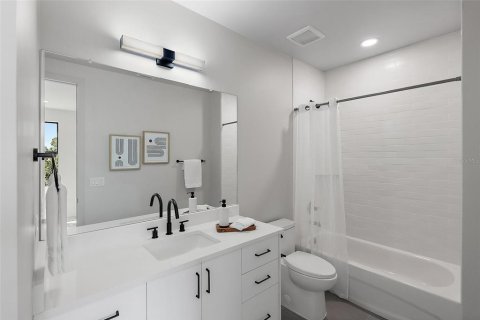 Townhouse in Saint Petersburg, Florida 3 bedrooms, 174.19 sq.m. № 1567586 - photo 13