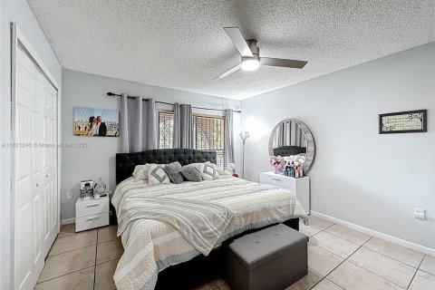Touwnhouse à vendre à Hialeah, Floride: 2 chambres, 96.99 m2 № 1781570 - photo 18
