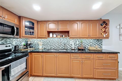 Touwnhouse à vendre à Hialeah, Floride: 2 chambres, 96.99 m2 № 1781570 - photo 11