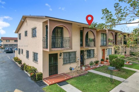 Touwnhouse à vendre à Hialeah, Floride: 2 chambres, 96.99 m2 № 1781570 - photo 2