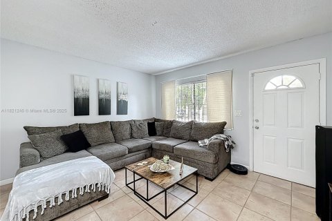 Touwnhouse à vendre à Hialeah, Floride: 2 chambres, 96.99 m2 № 1781570 - photo 5